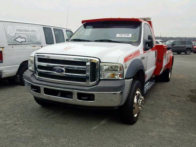 1FDAF56P16EC66820 - 2006 FORD F550 SUPER WHITE photo 2