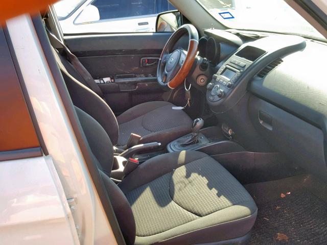 KNDJT2A52C7396784 - 2012 KIA SOUL Ақ фото 5