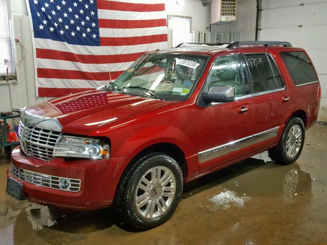 5LMJJ2J54DEL05638 - 2013 LINCOLN NAVIGATOR RED photo 2