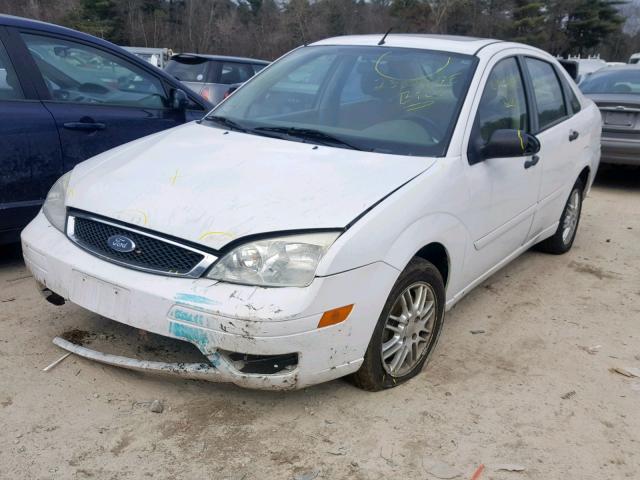 1FAFP34N47W253848 - 2007 FORD FOCUS ZX4 WHITE photo 2