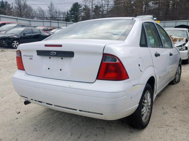 1FAFP34N47W253848 - 2007 FORD FOCUS ZX4 WHITE photo 4