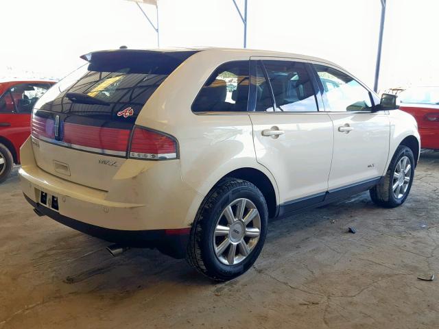 2LMDU68C47BJ31092 - 2007 LINCOLN MKX WHITE photo 4