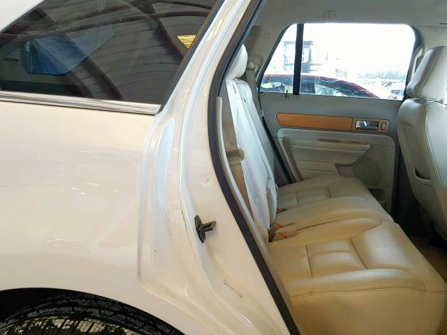 2LMDU68C47BJ31092 - 2007 LINCOLN MKX WHITE photo 6