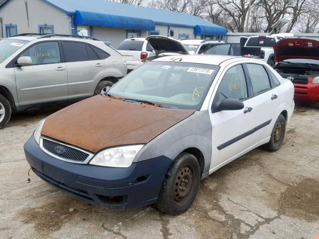 1FAFP34N46W241665 - 2006 FORD FOCUS ZX4 WHITE photo 2