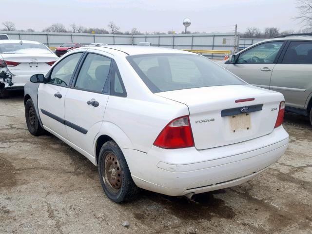 1FAFP34N46W241665 - 2006 FORD FOCUS ZX4 WHITE photo 3