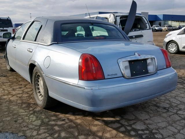 1LNFM81W8WY698668 - 1998 LINCOLN TOWN CAR E BLUE photo 3