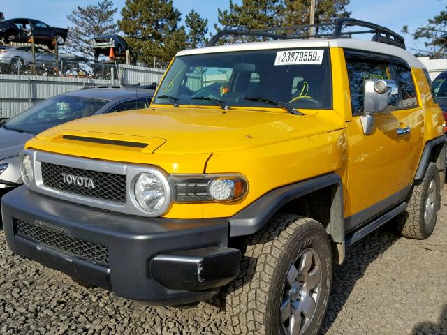 JTEBU11F070024231 - 2007 TOYOTA FJ CRUISER YELLOW photo 2