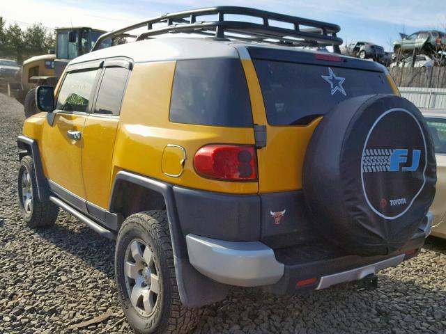 JTEBU11F070024231 - 2007 TOYOTA FJ CRUISER YELLOW photo 3