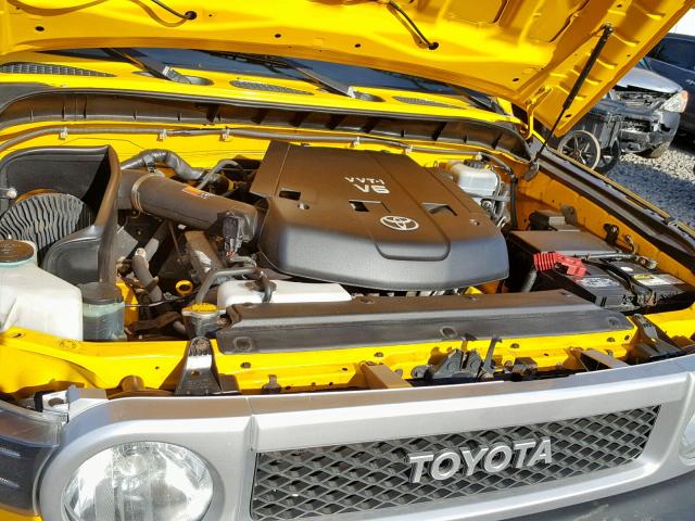 JTEBU11F070024231 - 2007 TOYOTA FJ CRUISER YELLOW photo 7