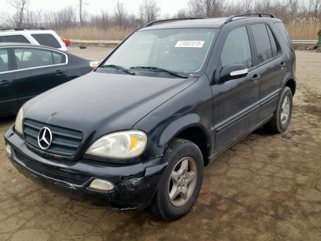 4JGAB54E32A296433 - 2002 MERCEDES-BENZ ML 320 BLACK photo 2