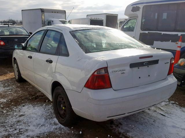 1FAFP34N35W114386 - 2005 FORD FOCUS ZX4 WHITE photo 3