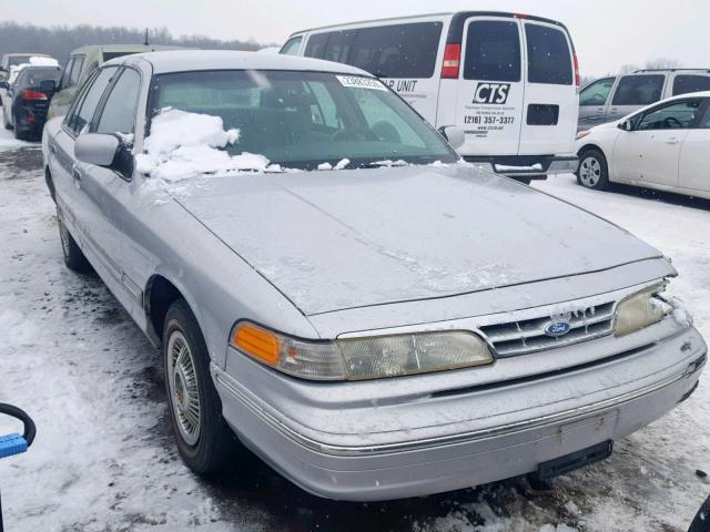 2FALP73W7TX202931 - 1996 FORD CROWN VICT SILVER photo 1