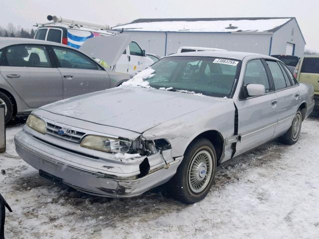 2FALP73W7TX202931 - 1996 FORD CROWN VICT SILVER photo 2