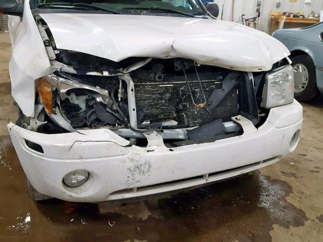 1GKDT13S422500475 - 2002 GMC ENVOY WHITE photo 9