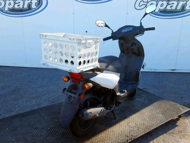 RFGBS1HE7DXAW0816 - 2013 LANCIA SCOOTER WHITE photo 4