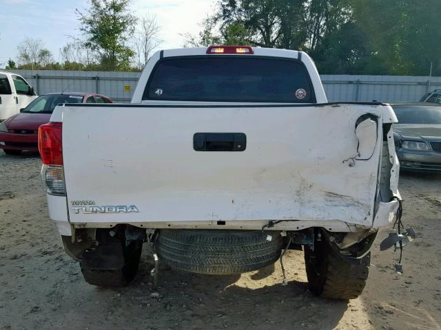 5TFEM5F16BX023350 - 2011 TOYOTA TUNDRA CRE WHITE photo 9