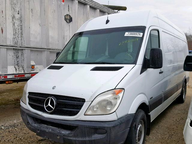 WD3PE8CB2B5594523 - 2011 MERCEDES-BENZ SPRINTER 2 WHITE photo 2