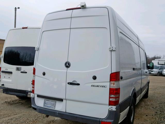 WD3PE8CB2B5594523 - 2011 MERCEDES-BENZ SPRINTER 2 WHITE photo 4