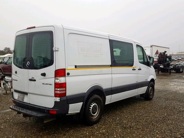 WD3PE7DC3E5884758 - 2014 MERCEDES-BENZ SPRINTER 2 WHITE photo 4