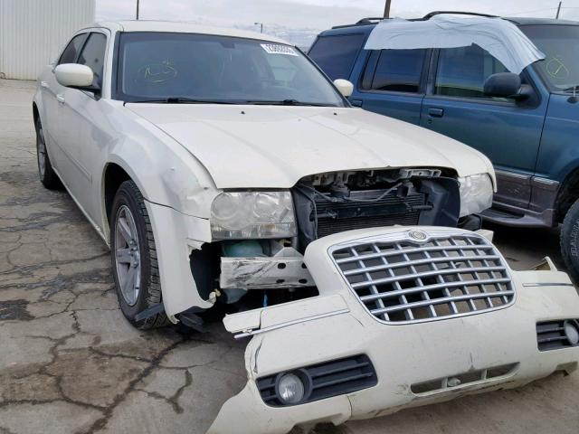 2C3KA53GX6H375866 - 2006 CHRYSLER 300 TOURIN WHITE photo 1