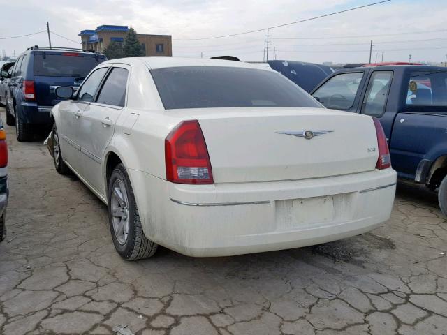 2C3KA53GX6H375866 - 2006 CHRYSLER 300 TOURIN WHITE photo 3