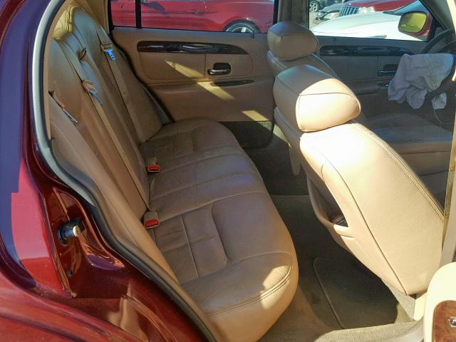 1LNFM82W1WY677420 - 1998 LINCOLN TOWN CAR S BURGUNDY photo 6