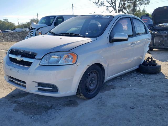 KL1TD56E49B404221 - 2009 CHEVROLET AVEO LS SILVER photo 2