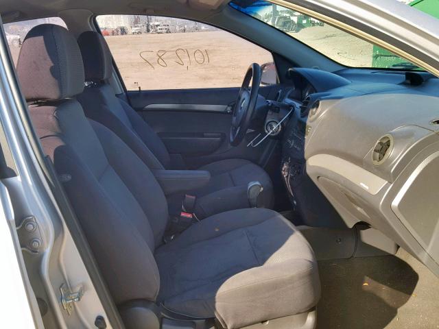 KL1TD56E49B404221 - 2009 CHEVROLET AVEO LS SILVER photo 5