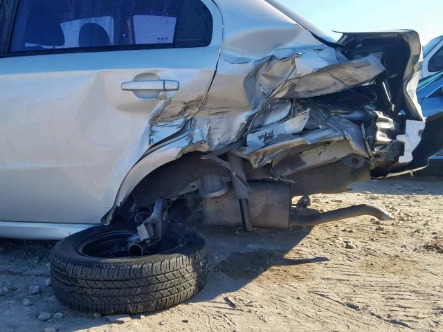KL1TD56E49B404221 - 2009 CHEVROLET AVEO LS SILVER photo 9