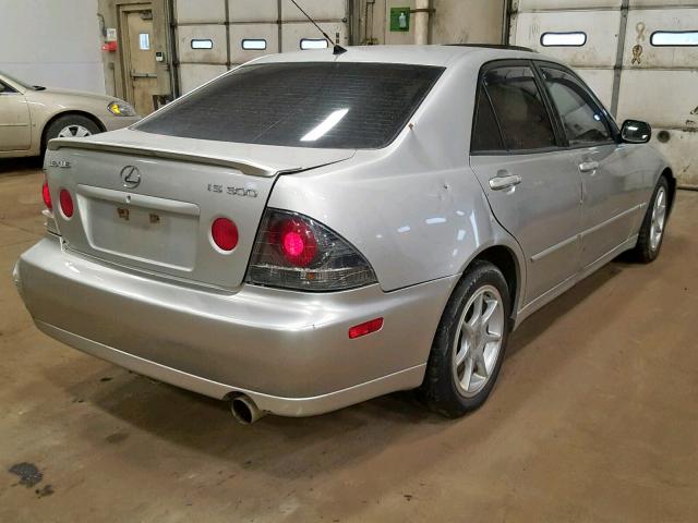 JTHBD192220062685 - 2002 LEXUS IS 300 GRAY photo 4