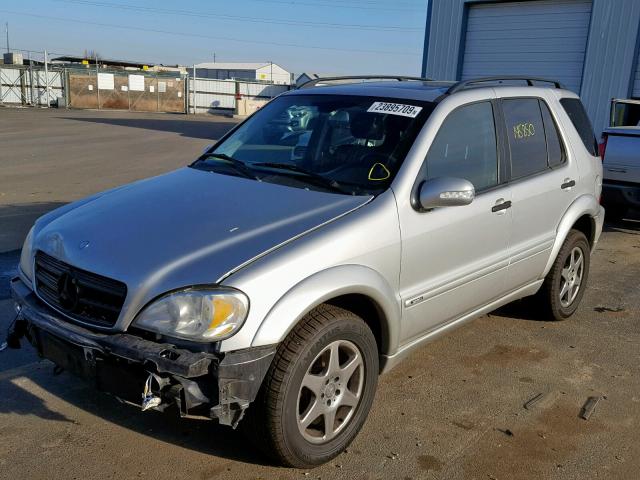 4JGAB54E63A380778 - 2003 MERCEDES-BENZ ML 320 SILVER photo 2