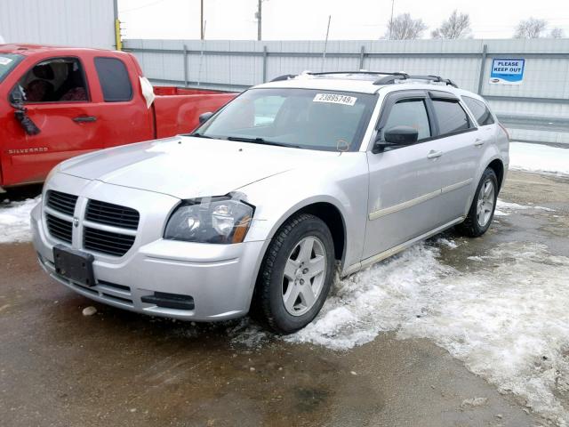 2D8FV48V55H155571 - 2005 DODGE MAGNUM SXT SILVER photo 2