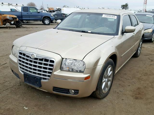 2C3LA53G57H628906 - 2007 CHRYSLER 300 TOURIN GOLD photo 2