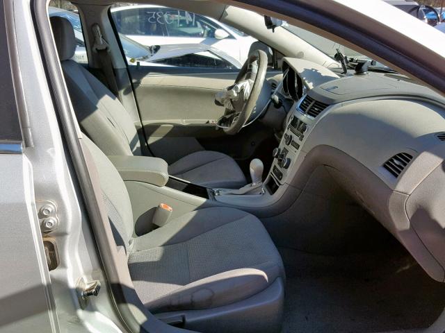 1G1ZH57B09F220410 - 2009 CHEVROLET MALIBU 1LT SILVER photo 5