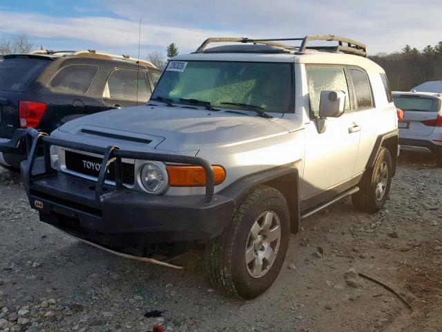 JTEBU11F070092142 - 2007 TOYOTA FJ CRUISER SILVER photo 2