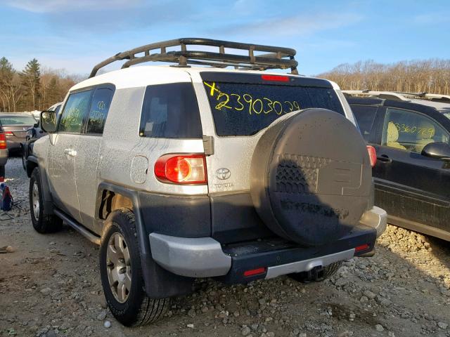 JTEBU11F070092142 - 2007 TOYOTA FJ CRUISER SILVER photo 3