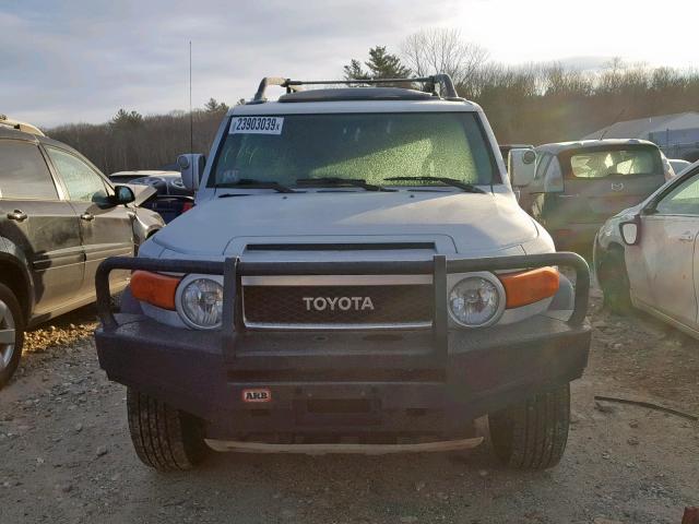 JTEBU11F070092142 - 2007 TOYOTA FJ CRUISER SILVER photo 9