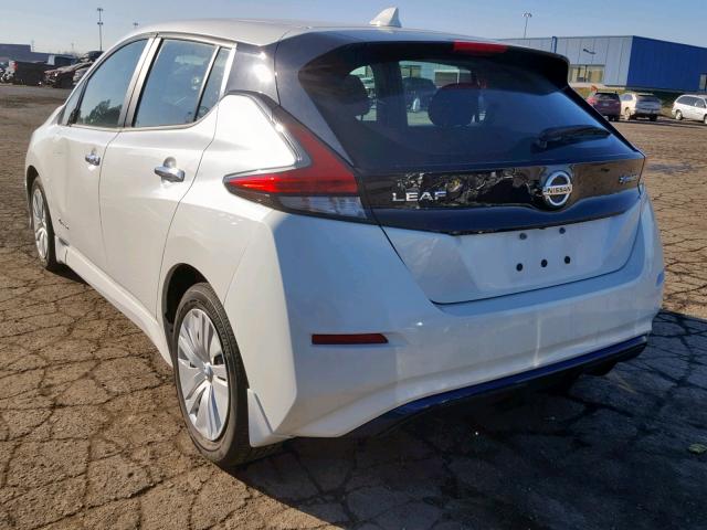 1N4AZ1CP2JC307975 - 2018 NISSAN LEAF S WHITE photo 3