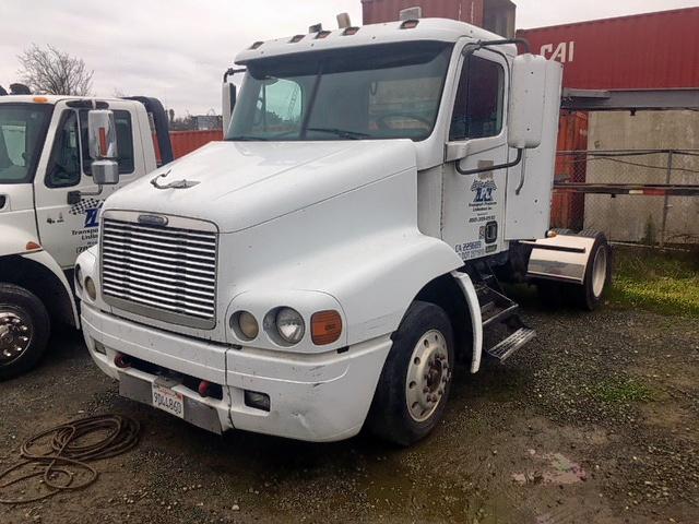1FUWNMCA5YPA74536 - 2000 FREIGHTLINER CONVENTION WHITE photo 1