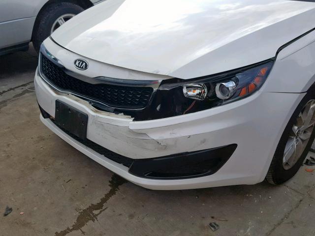 KNAGM4A75B5177927 - 2011 KIA OPTIMA LX WHITE photo 9