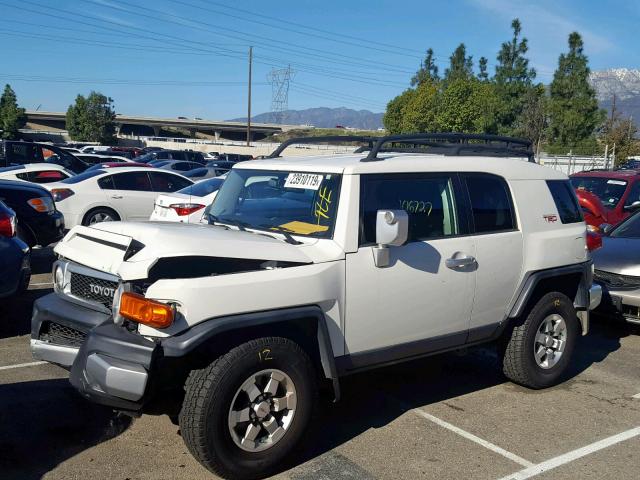 JTEZU11F39K008336 - 2009 TOYOTA FJ CRUISER WHITE photo 2