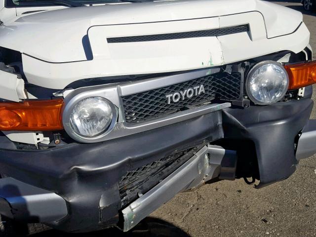 JTEZU11F39K008336 - 2009 TOYOTA FJ CRUISER WHITE photo 9