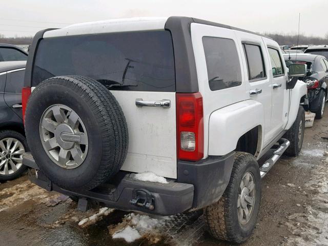 5GTDN13E278129846 - 2007 HUMMER H3 WHITE photo 4