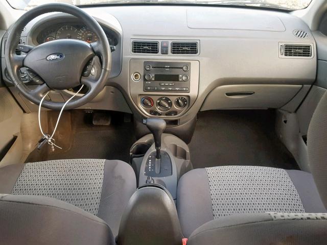 1FAFP34N75W182125 - 2005 FORD FOCUS ZX4 GRAY photo 9