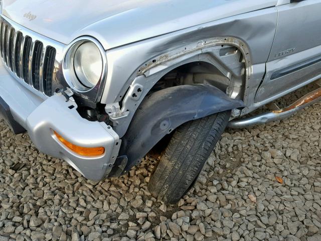 1J4GL38K24W141517 - 2004 JEEP LIBERTY RE SILVER photo 9