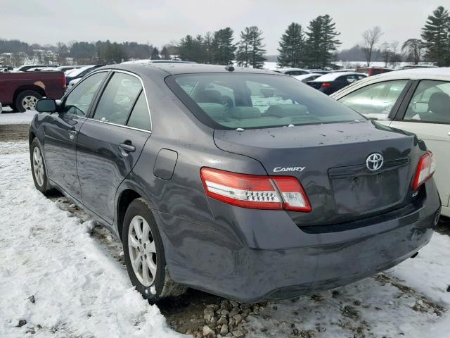 4T1BF3EK4BU594277 - 2011 TOYOTA CAMRY GRAY photo 3