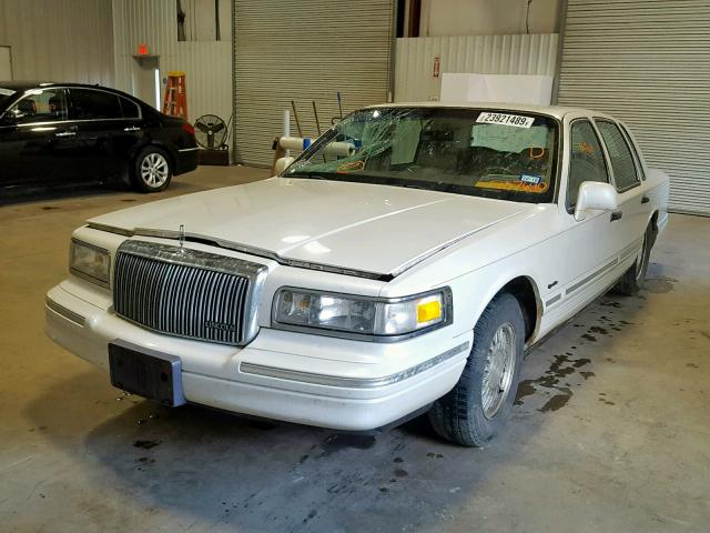 1LNLM82W7VY737640 - 1997 LINCOLN TOWN CAR S WHITE photo 2