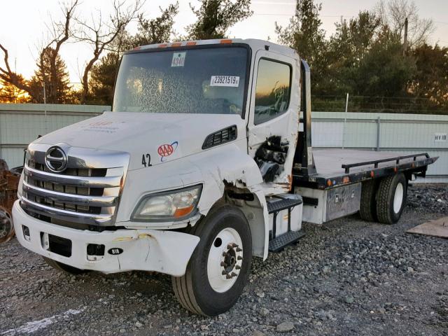 5PVNE8JV2H4S55544 - 2017 HINO 258/268 WHITE photo 2