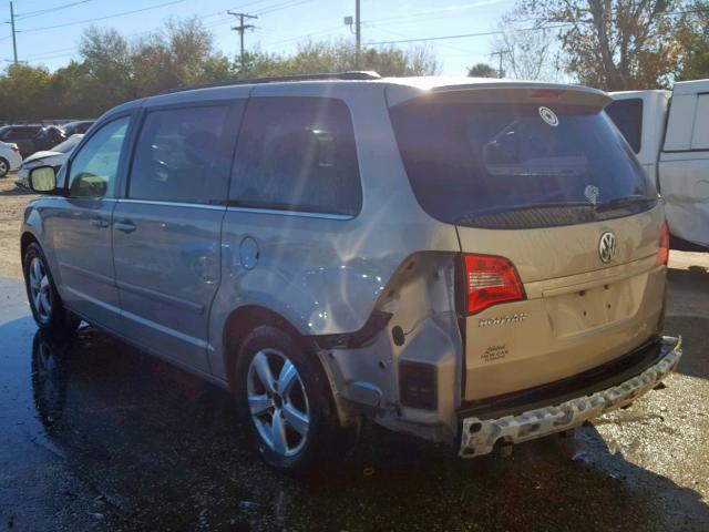 2V8HW34129R518110 - 2009 VOLKSWAGEN ROUTAN SE BEIGE photo 3