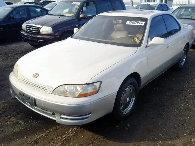 JT8GK13T9R0066059 - 1994 LEXUS ES 300 CREAM photo 2